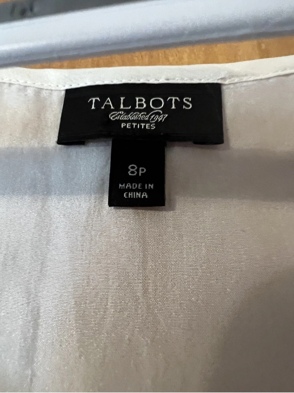 Talbots Sleeveless Top Tank Shirt Cream 100% Silk Women’s Size Petite 8P - Picture 3 of 5